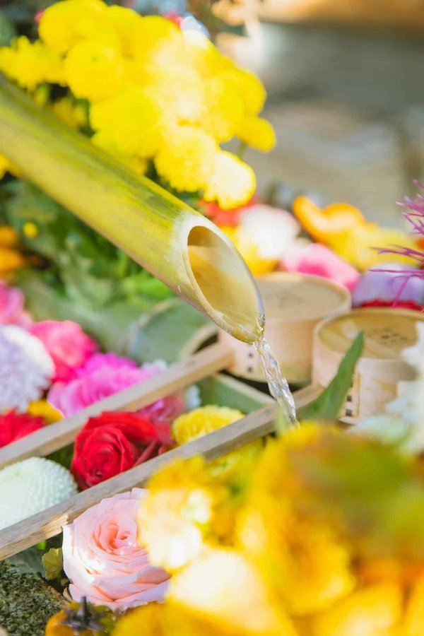 Comment les jardins zen japonais sont-ils conçus pour refléter la philosophie zen ?